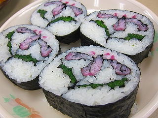菖蒲柄の太巻き祭り寿司(海苔巻き) 菖蒲柄の太巻き祭り寿司(海苔巻き)